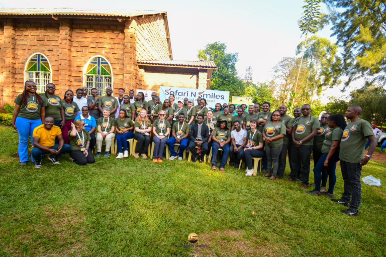 Safari N Smiles mission volunteers gathered together